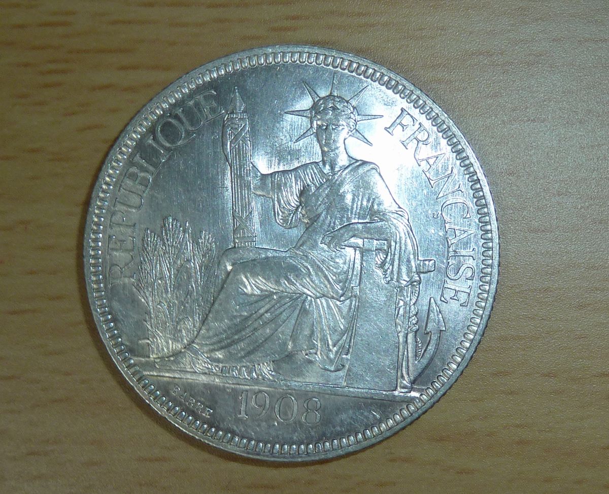 仏領インドシナ 女神座像 1ピアストル銀貨 1908年: 俺のコインコレクションが火を噴くぜ！